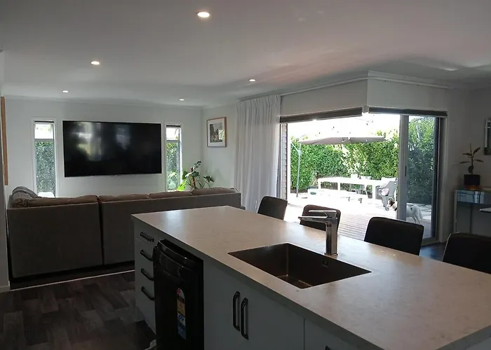 Owhata Oasis In 5brm With & Pizza Oven Сasa de vacaciones Rotorua