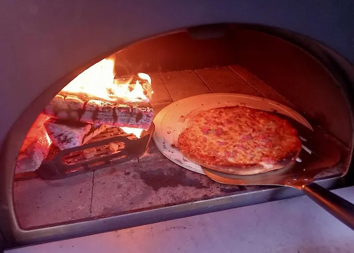 Owhata Oasis In 5brm With & Pizza Oven